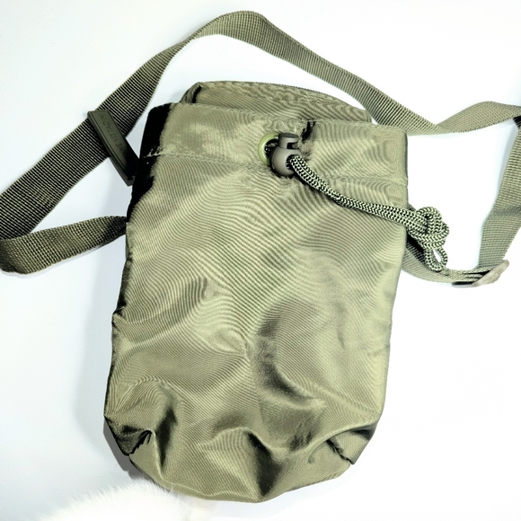 Adrienne Vittadini Water Bottle Sling - Picture 1 of 3